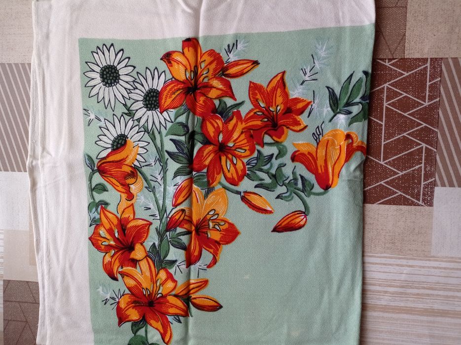 Комплекти та скатерти для стола