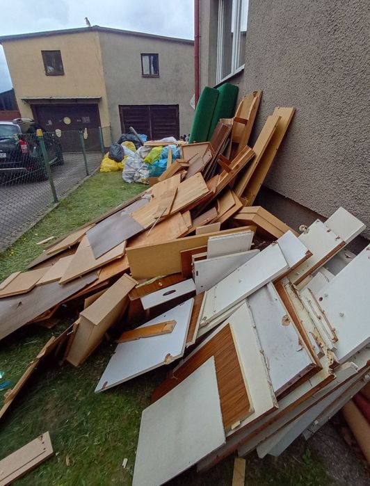 Wywóz odpadów budowlanych śmieci odbiór gabarytów mebli utylizacja