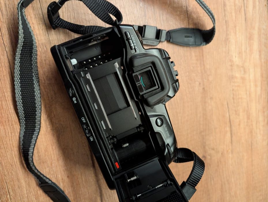 Minolta Dynax 800si + Minolta Zoom 28-80