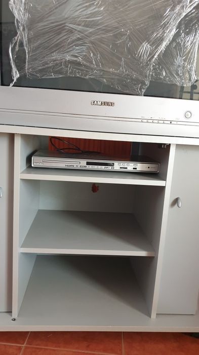 Televisão Samsung com móvel