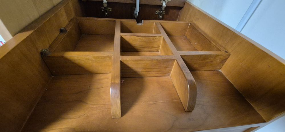 Camiseiro em cerejeira