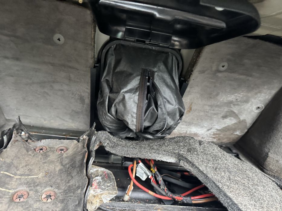 Welurowy bagażnik BMW E32 rarytas