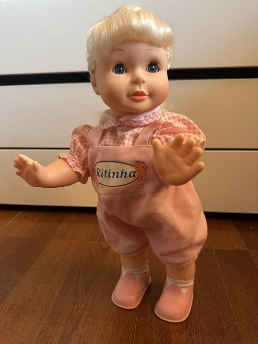 Boneca Ritinha Gatinha e Caminha
