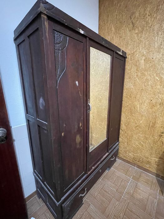 Roupeiro antigo, pode comprar para restaurar