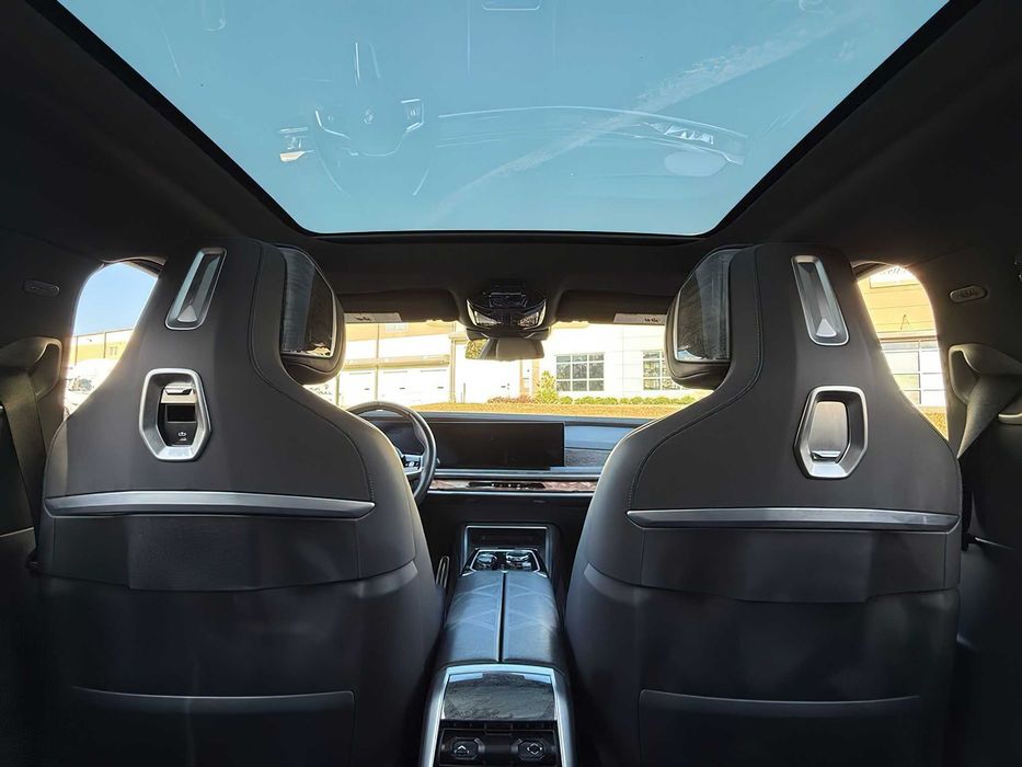 BMW i7      2023