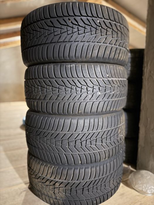 235/35-19 Hankook winter evo3