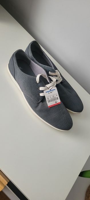 Letnie, sznurowane loafersy od Zary
