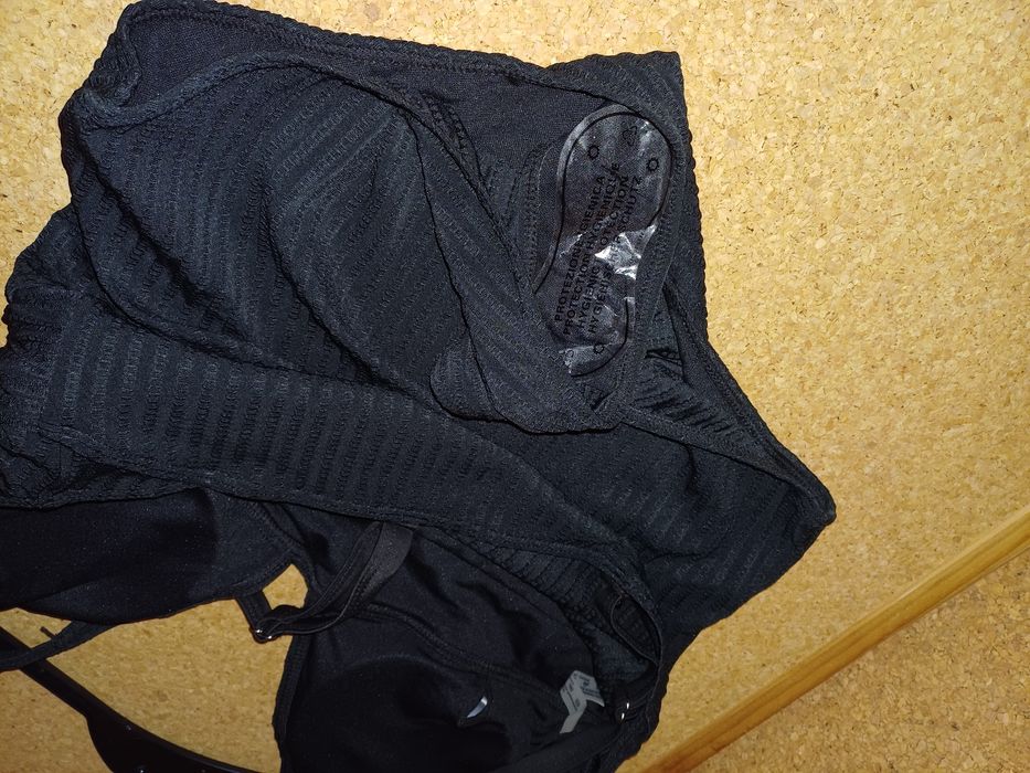 Fato de banho tamanho XL. Novo.
Preto.. 
Veste muito bem.