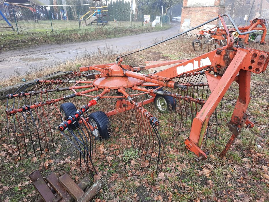 Zgrabiarka karuzelowa Fella TS 415 DN uszkodzona