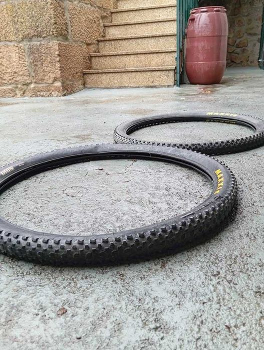 Pneus Maxxis Ikon 27,5x2,2 a meio uso