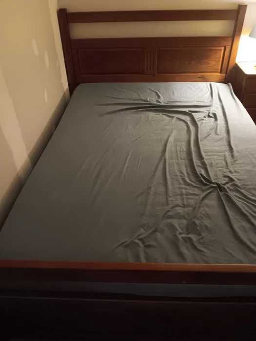Moveis de quarto de casal em excelente estado.