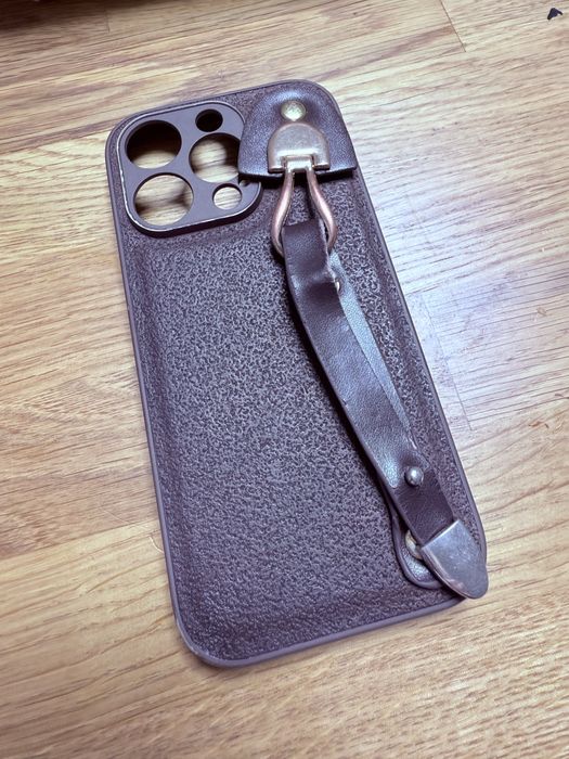Etui case do iphone 16 pro brazowy z uchwytem