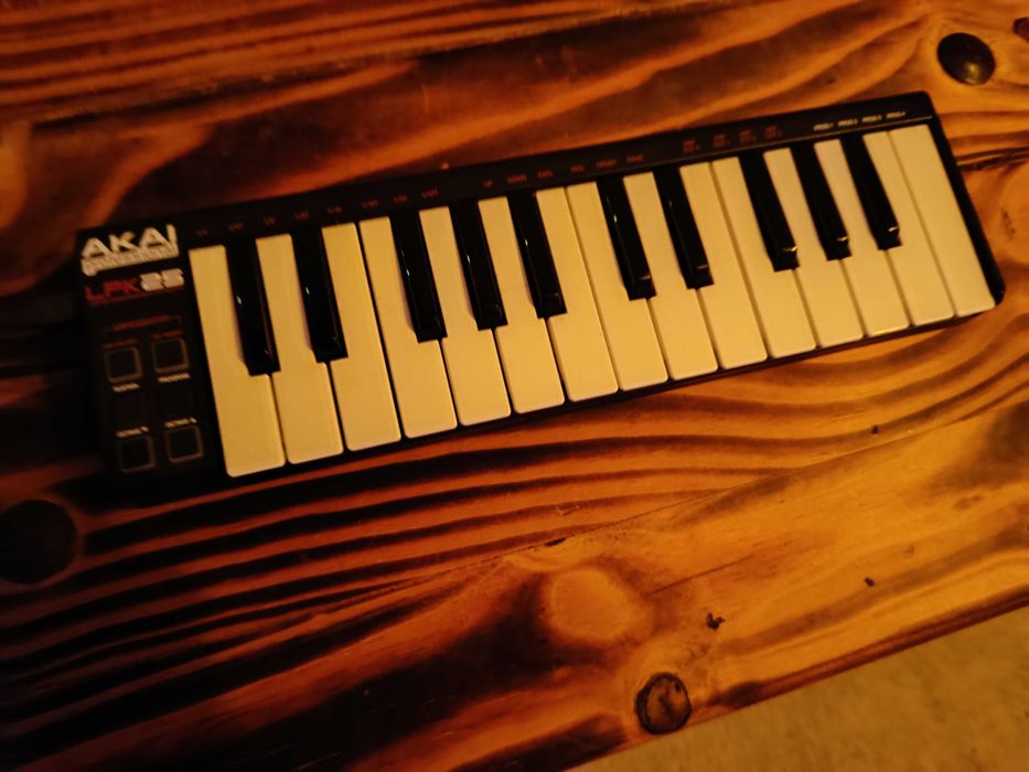 Akai Lpk 25 controler midi