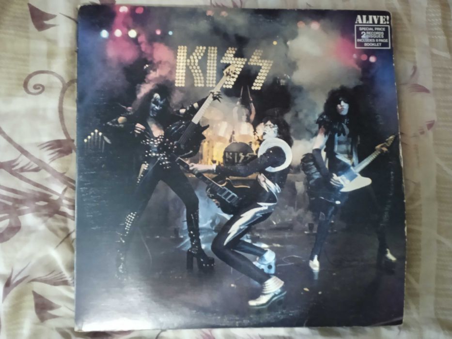 Продам ретро вениловые диски(оригинал) группа Kiss,Uriah Heep.