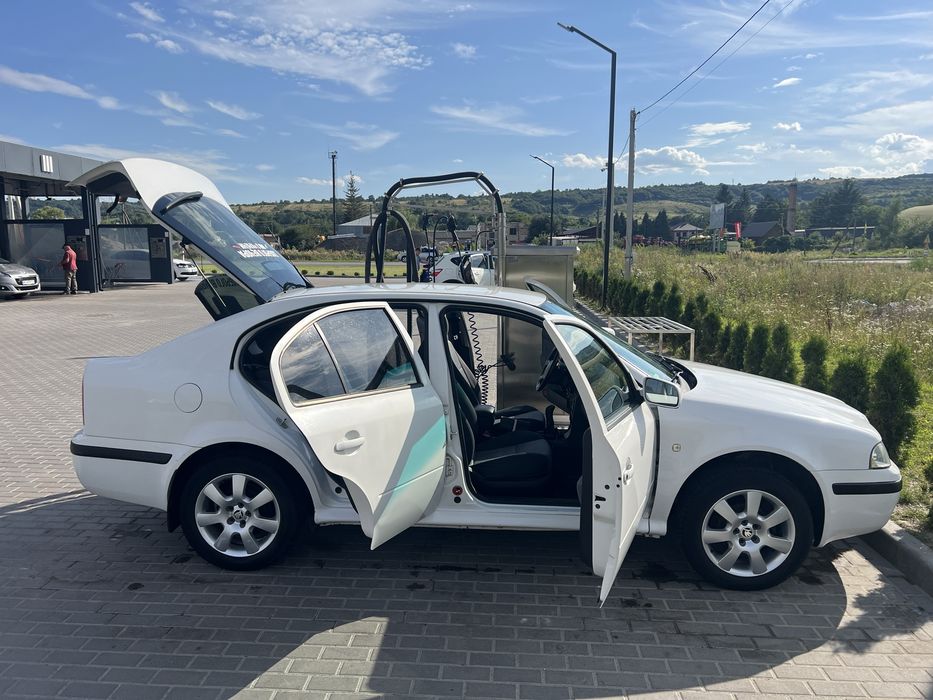 Шкода октавіа  тур.                                                  .