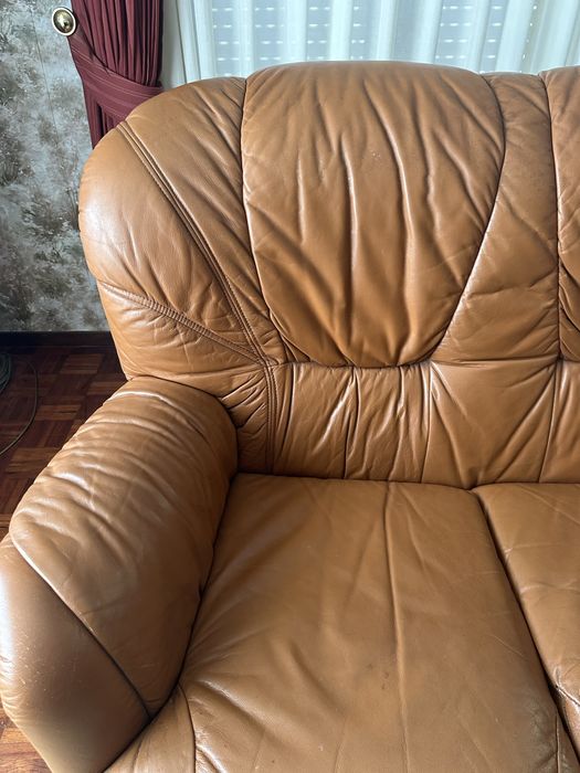 Sofa em pele castanho