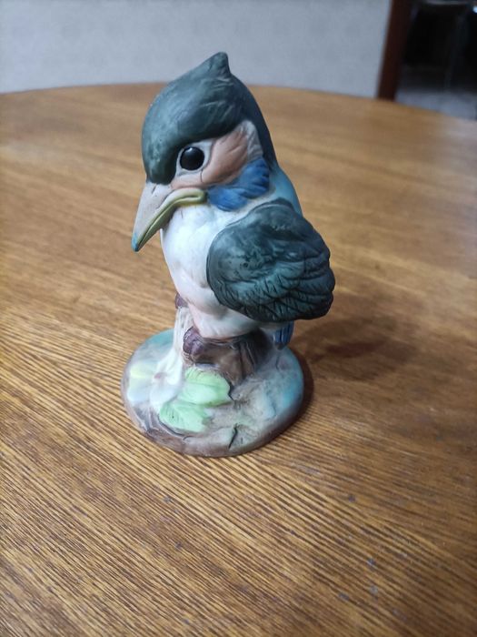 Птаха зимородок скульптора Андреа от Садека,папуги