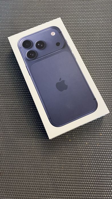 Iphon 17 Pro  Deep Blue