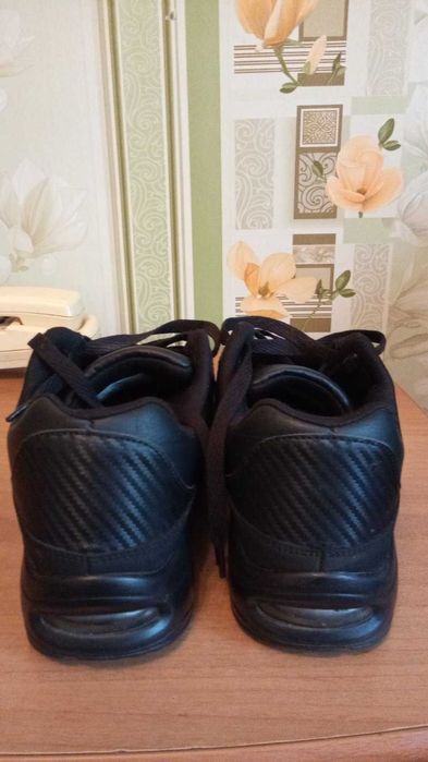 Мужские  кожаные кроссовки