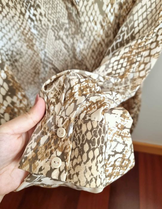 Camisa padrão animal/ animal print H&M, tamanho 32