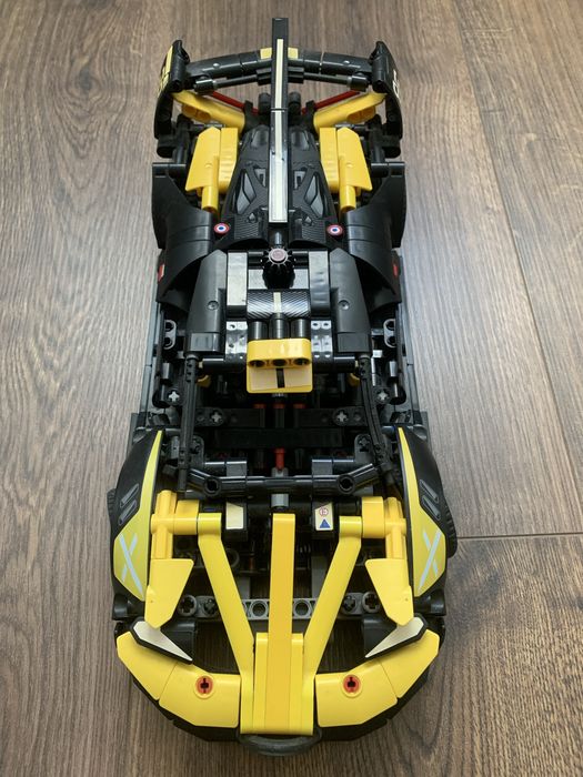 LEGO Technic Bugatti Bolide (42151) з інструкцією