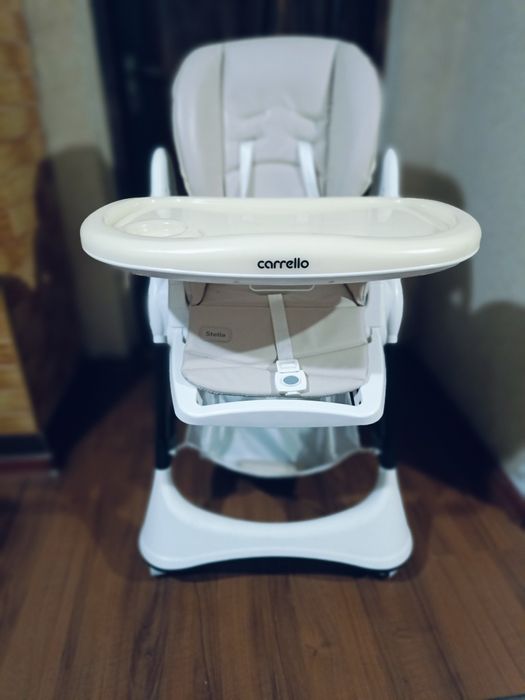 Стільчик для кормління від Carrello, модель Stella.