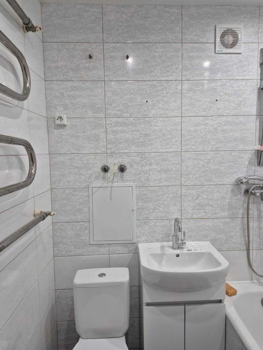 ПРОДАМ 2-кімн. Центр 3-5 цегл.будинку