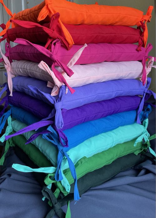 Подушки зі завʼязками на стільці, табурет, крісла, в школу, кухню, сад