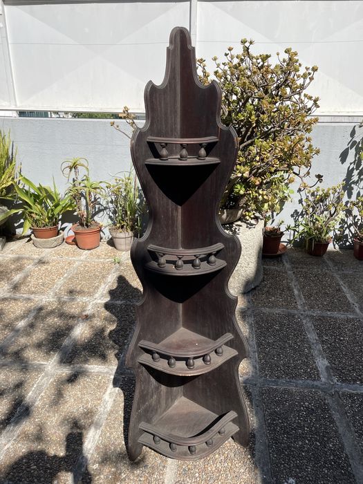 Móvel de canto para sala, escadas ou corredor