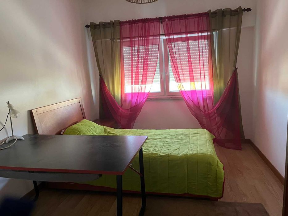 QUARTO INDIVIDUAL PARA ARRENDAMENTO – estudante, Pedernais, Ramada, Odivelas