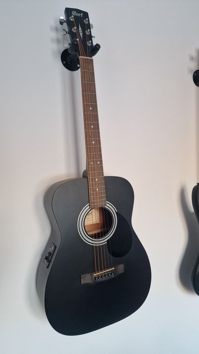 3 Gitary plus wzmaczniacz. Komplet