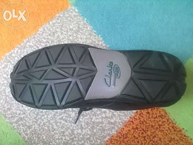 Sapatos pretos da Clarks n.43