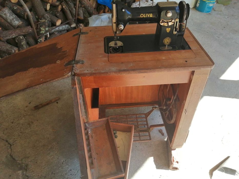 Máquina de costura Antiga OLIVA - a funcionar com correia