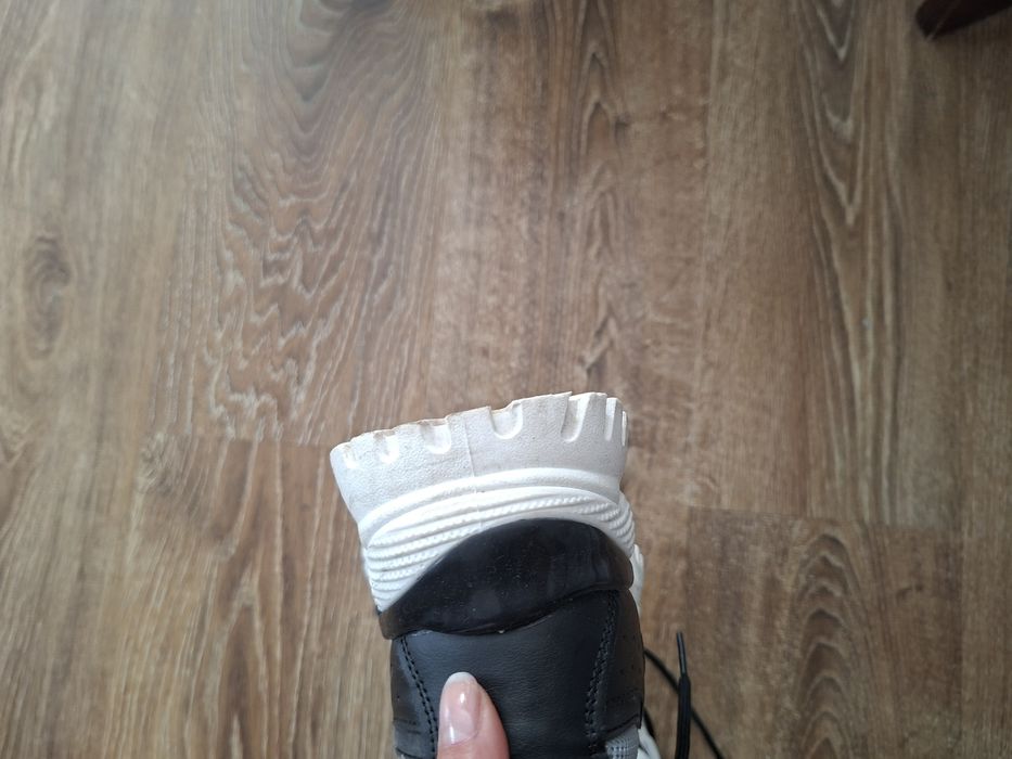 Buty sportowe damskie