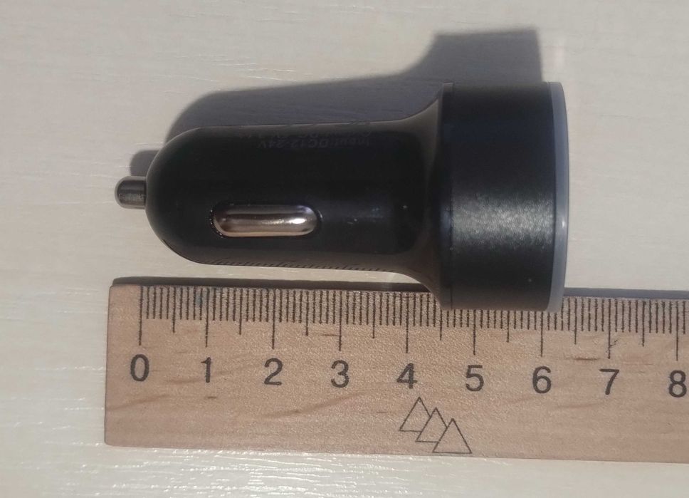 Автомобил. зарядное устройство с 2 USB-портами без функции вольтметра