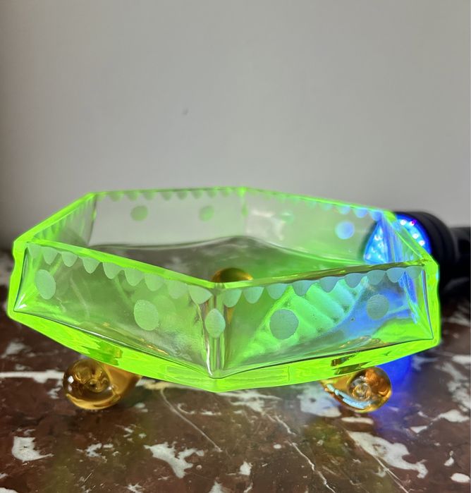 Uranowa patera art Deco