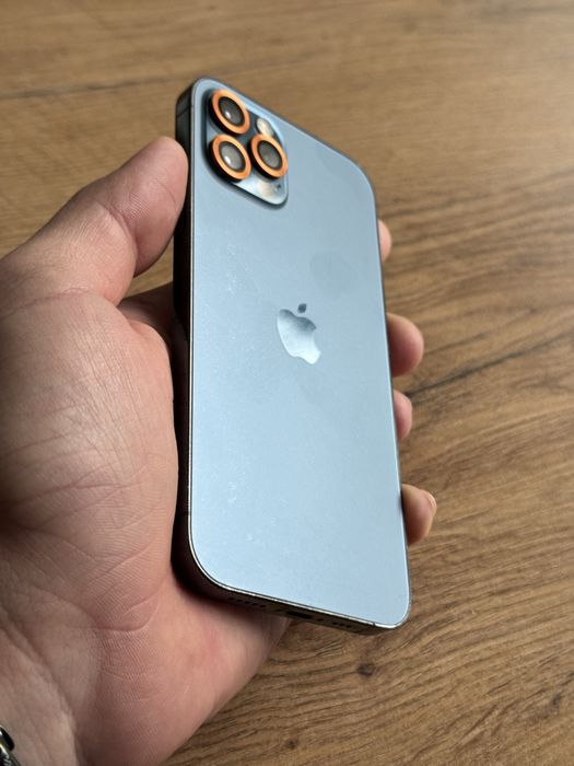 iPhone 12 pro 128gb od nowości w jednych rekach