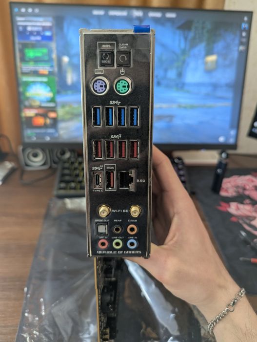 Материнська плата Asus ROG Maximus XIII Apex