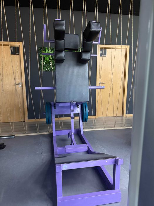 V-Squat Machine