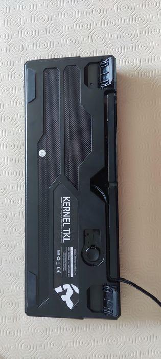 Teclado Gaming KROM Kernel TKL (RGB mecânico - preto)