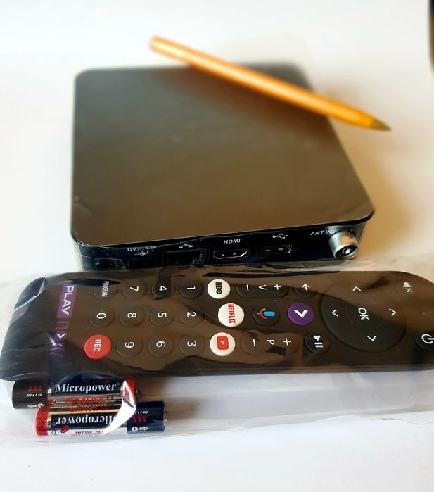 Odtwarzacz multimedialny PLAY Smart Box TV DVBT2 8GB 4K Netflix itp.