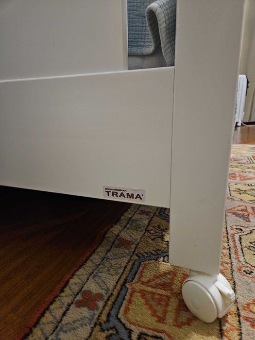 Cama trama com colchão, em excelente estado.