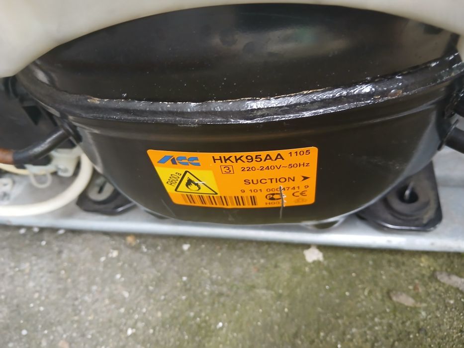 Sprężarka agregat HKK95AA do Electrolux ENB38943X Embraco