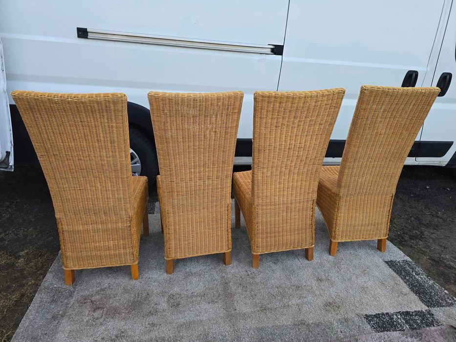 Komplet czterech krzeseł rattanowych