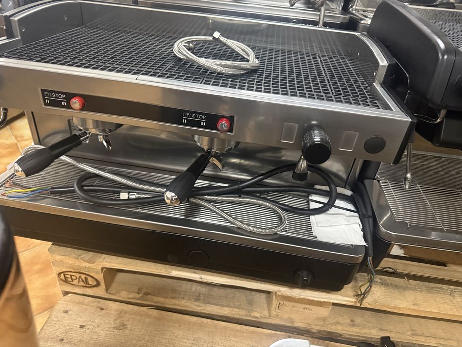 Máquina café industrial como nova, com garantia,fazemos instalação.