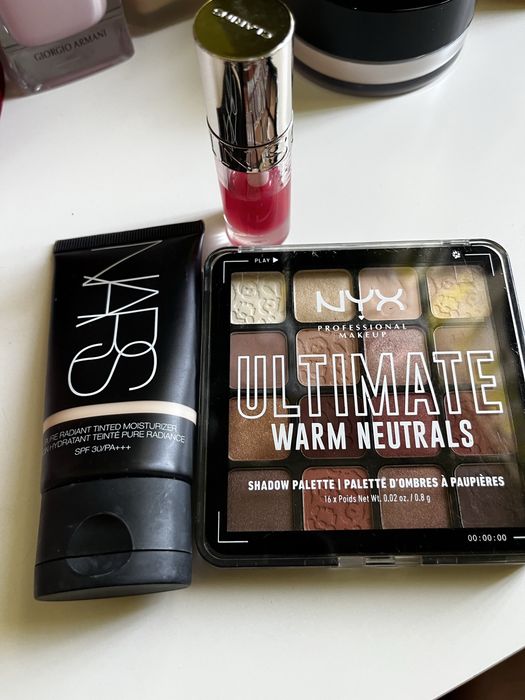 Косметика  одним лотом ( Nars, Nyx, Clarins)
