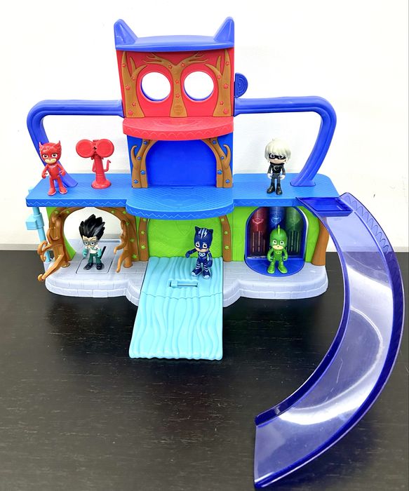 Base secreta Pj Masks com Figuras e Oferta de Almofada e Peluche 35cm