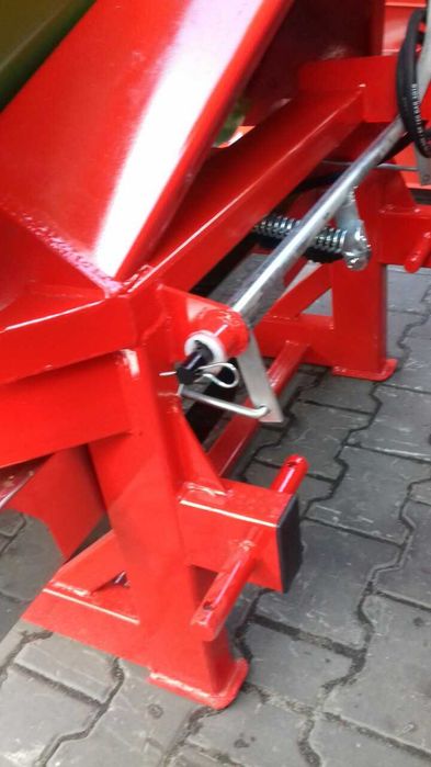 Розкидач міндобрив лійка рум 1000 кг Польща чистий Оригінал