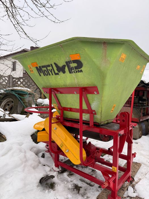 Rozsiewacz nawozu MOTYL KŁOS do wapn soli piasku sadowniczy