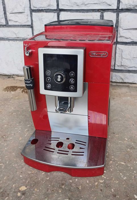 Кавомашина кавоварка DeLonghi ECAM 23.427 R Capuchino червона вживана